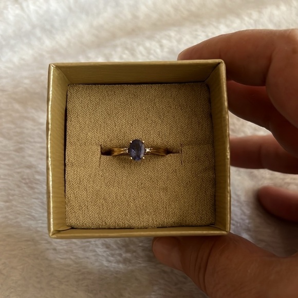 Jewelry - Elegant 14K Gold Tanzanite & Diamond Accent Ring – Classic Oval Cut